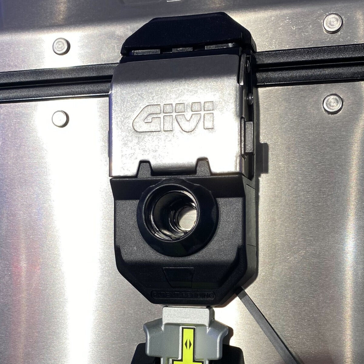 Top Case Givi Trekker Outback Evo Smart Monokey 58L Alu Anodisé - Sans Serrure